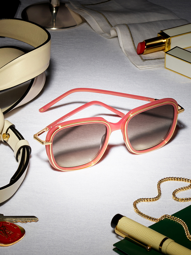 The Safia frame in Strawberry Rhubarb with Polished Gold
