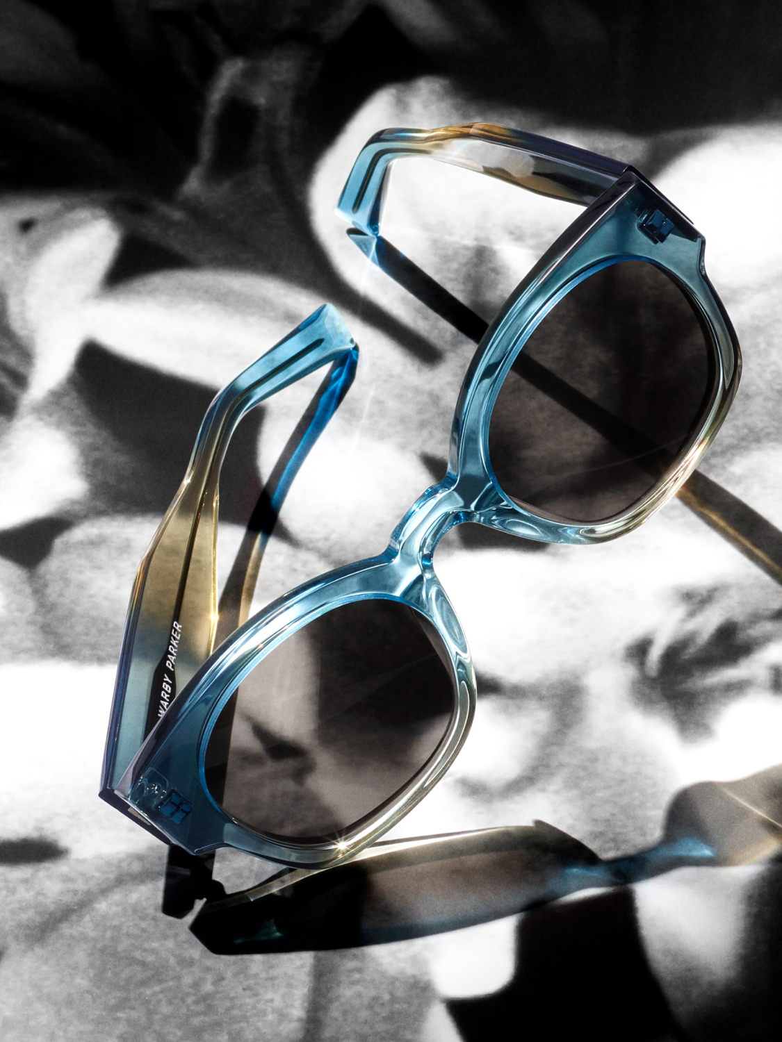 The Rocco frame in Coastline Crystal Fade
