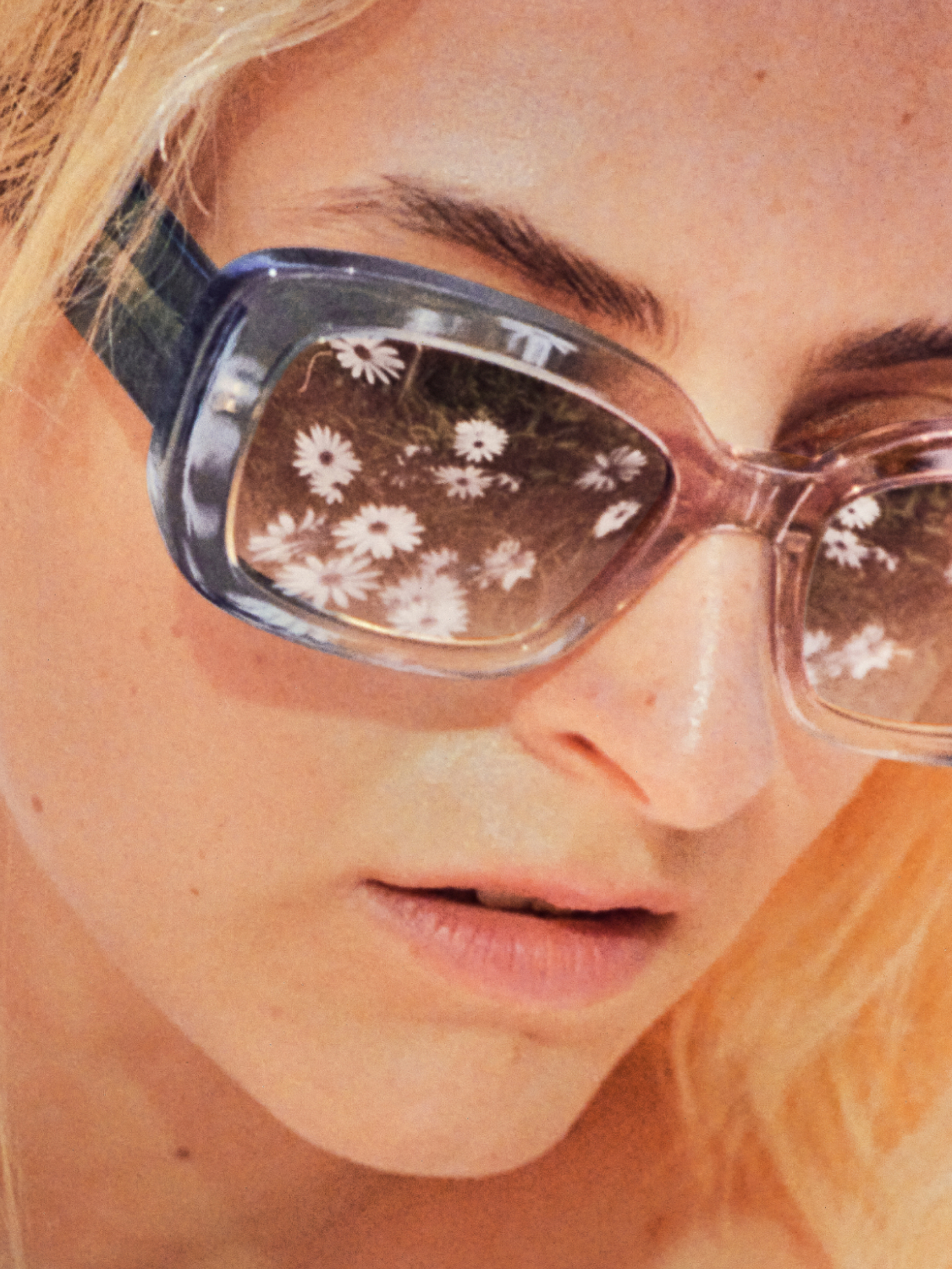 Model wears the Sumner frame in Lido Crystal Fade