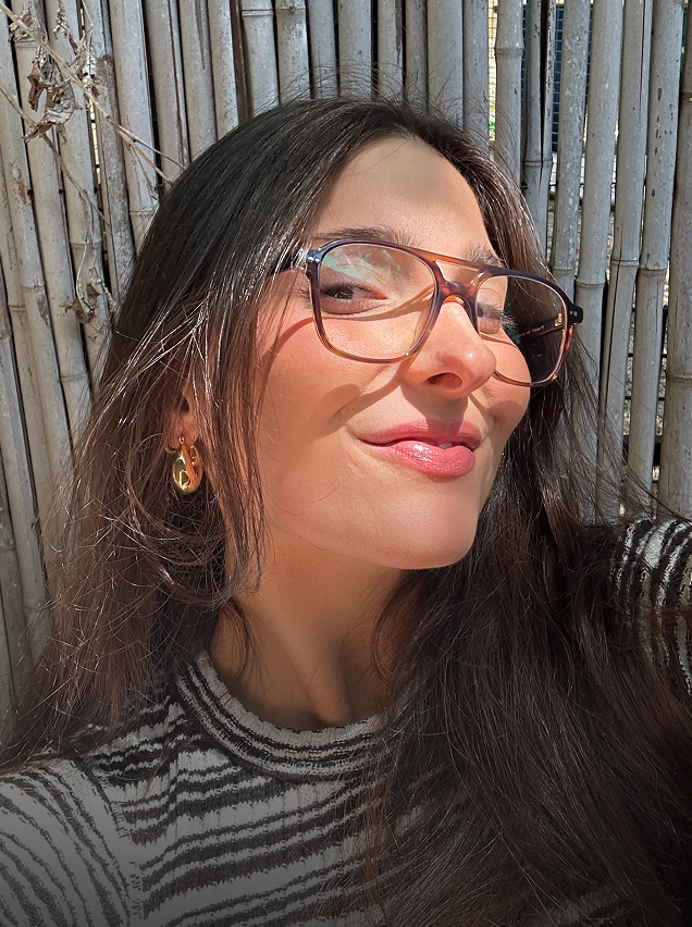 Woman wearing tortoiseshell aviator glasses