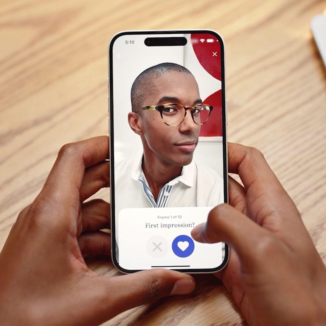 Person using Advisor on iOS